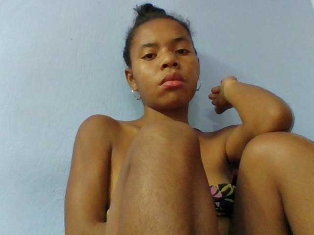 Chat with Emelie1a live cam