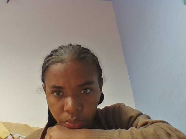 Emelie1a live cam on BongaCams