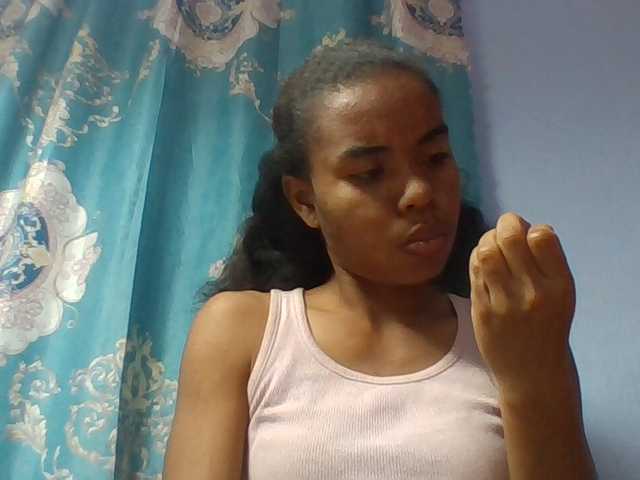 Emelie1a live cam on BongaCams