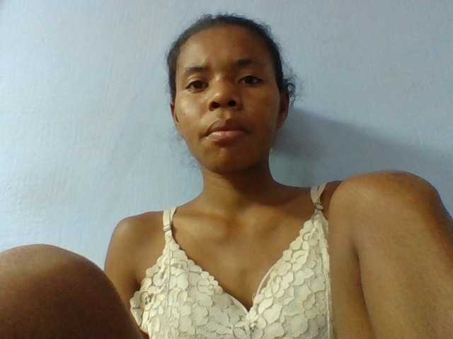 Emelie1a webcam bongacams model stream image