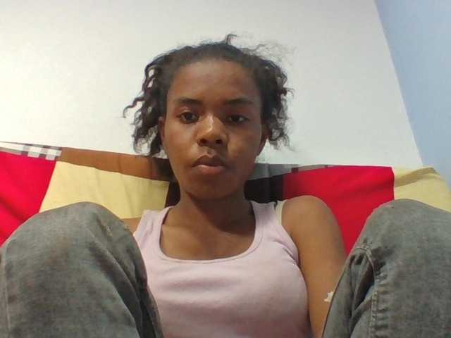 Emelie1a live cam on BongaCams