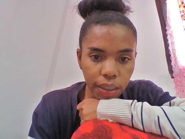 Emelie1a live cam on BongaCams