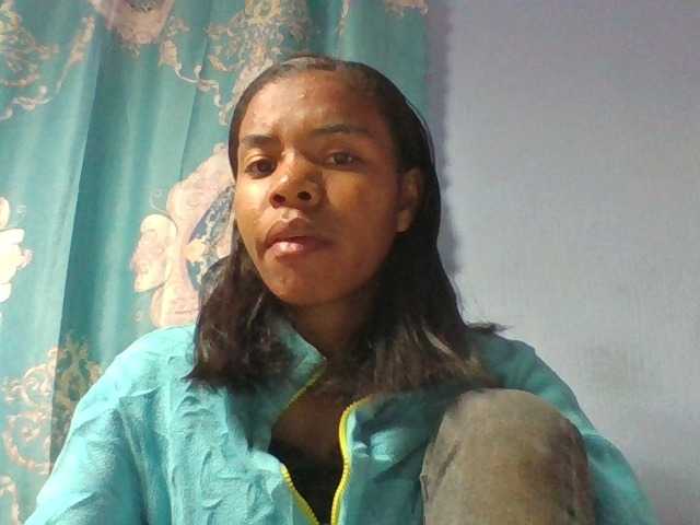 Emelie1a live cam on BongaCams