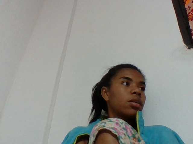 Emelie1a live cam on BongaCams