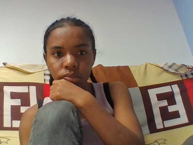 Emelie1a live cam on BongaCams