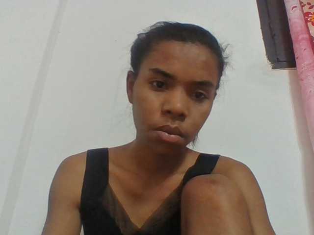 Emelie1a live cam on BongaCams