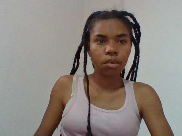 Emelie1a live cam on BongaCams