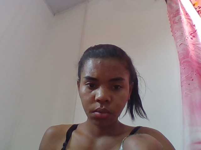 Emelie1a live cam on BongaCams