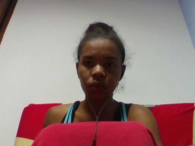 Emelie1a live cam on BongaCams
