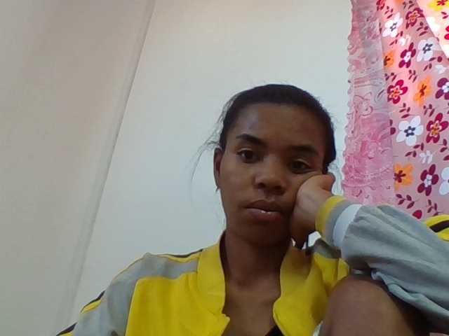 Emelie1a live cam on BongaCams