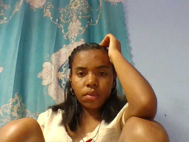 Emelie1a live cam on BongaCams