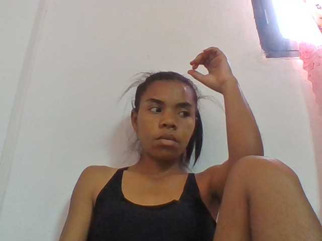 Emelie1a live cam on BongaCams