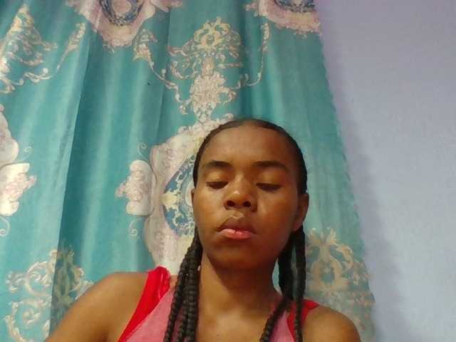 Emelie1a live cam on BongaCams