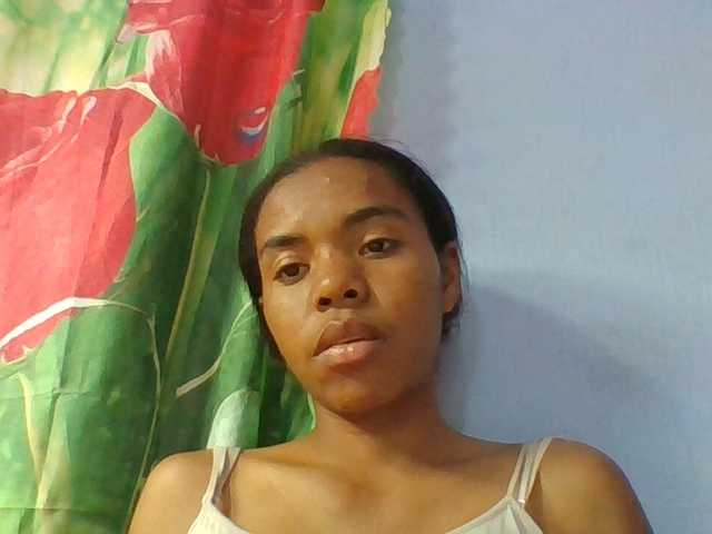 Emelie1a live cam on BongaCams