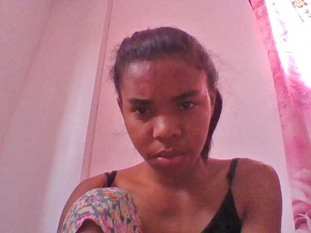 Emelie1a live cam on BongaCams