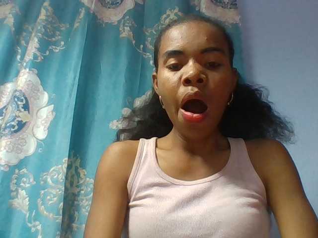 Emelie1a live cam on BongaCams