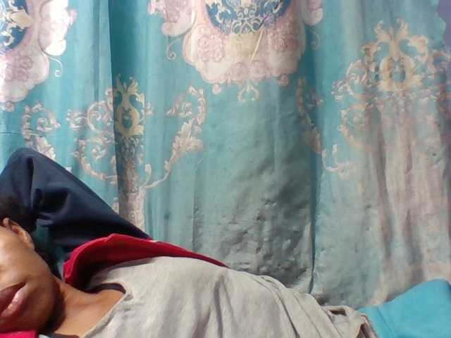 Emelie1a live cam on BongaCams