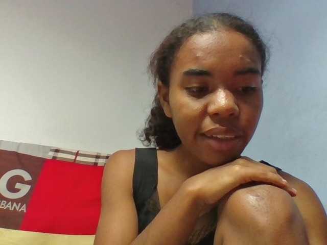 Emelie1a live cam on BongaCams