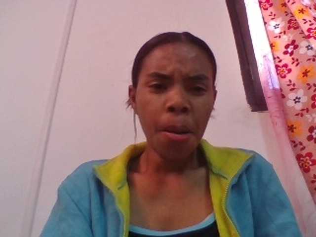 Emelie1a live cam on BongaCams