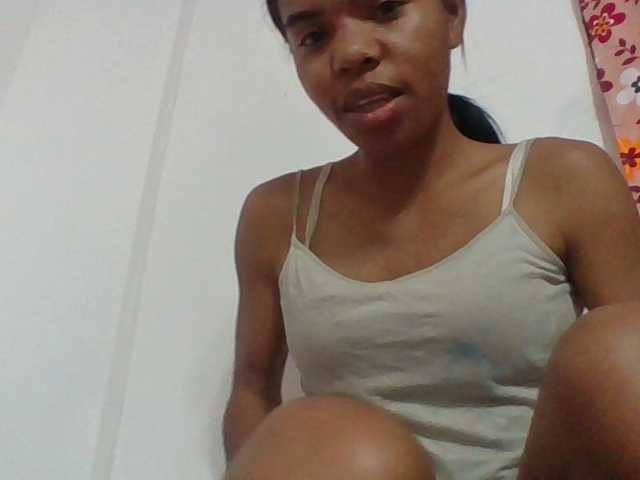 Emelie1a live cam on BongaCams