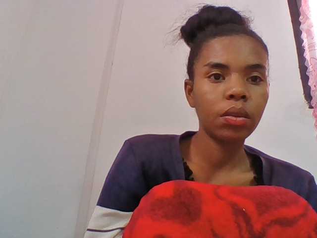 Emelie1a live cam on BongaCams