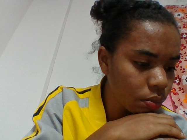 Emelie1a live cam on BongaCams