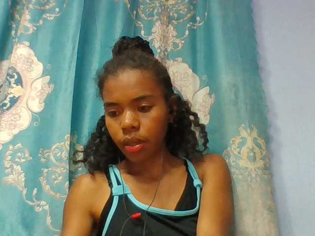 Emelie1a live cam on BongaCams