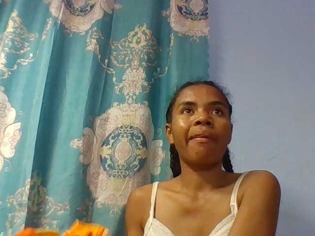 Emelie1a live cam on BongaCams