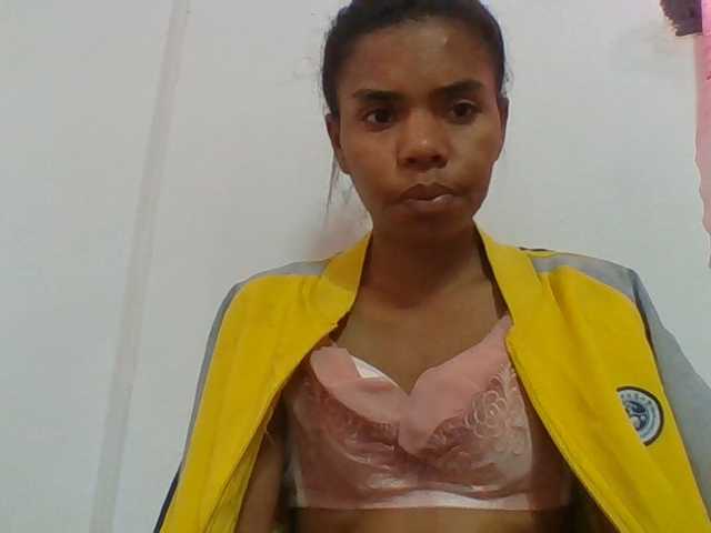 Emelie1a live cam preview