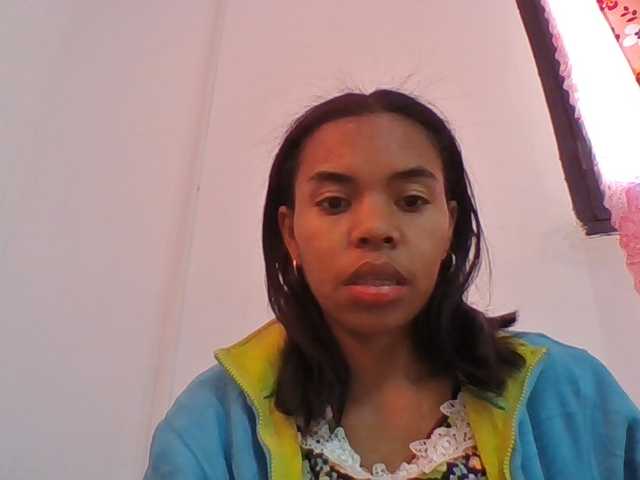 Emelie1a live cam on BongaCams
