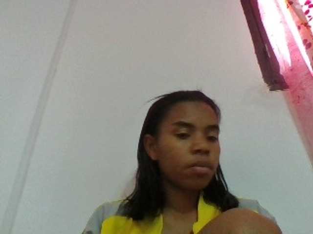 Emelie1a live cam on BongaCams