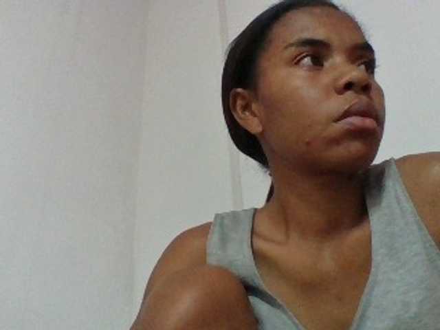 Emelie1a live cam on BongaCams