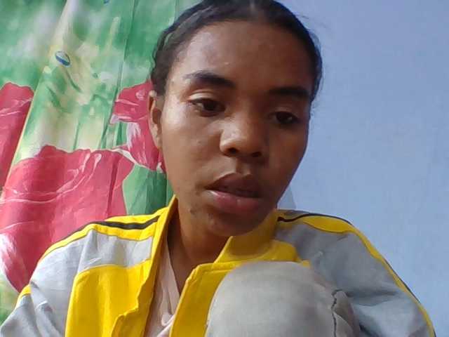 Emelie1a live cam on BongaCams
