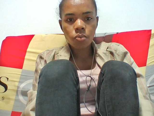 Emelie1a live cam on BongaCams