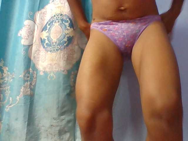 Emelie1a live cam on BongaCams