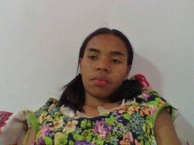 Emelie1a live cam on BongaCams