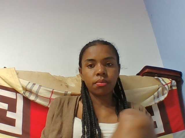 Emelie1a live cam on BongaCams