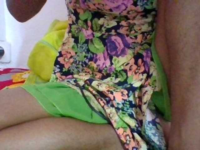 Emelie1a live cam on BongaCams