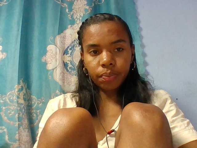 Emelie1a live cam on BongaCams