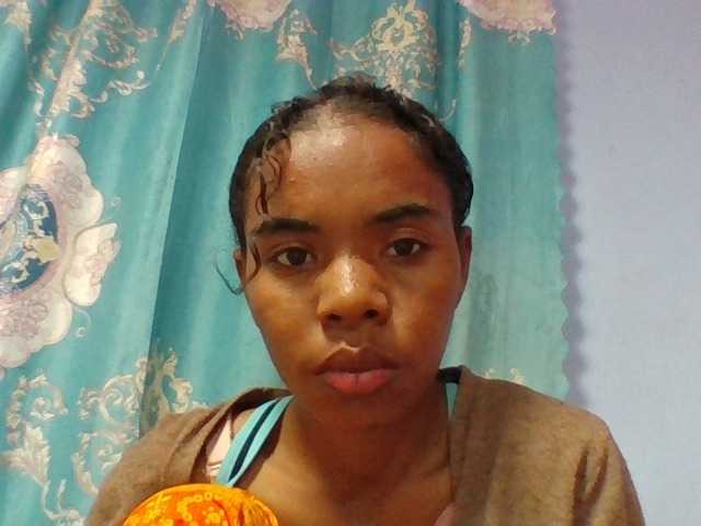 Emelie1a live cam on BongaCams