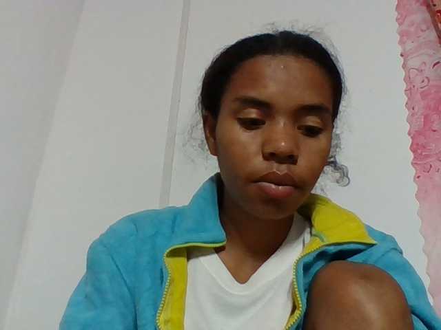 Emelie1a live cam on BongaCams