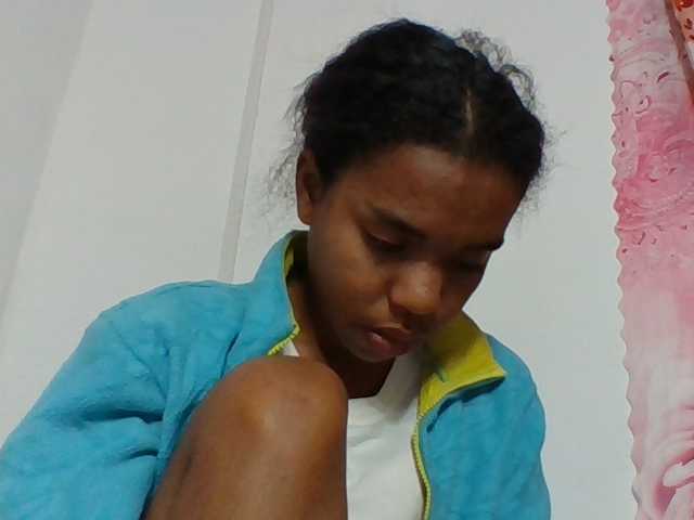 Emelie1a live cam on BongaCams