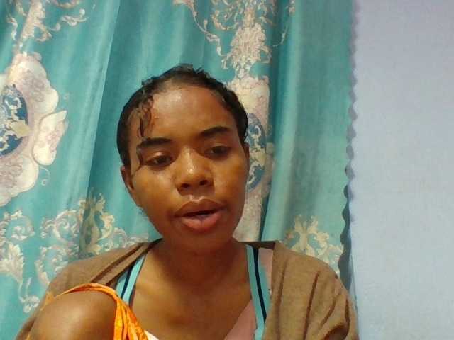 Emelie1a live cam on BongaCams