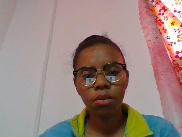 Emelie1a live cam on BongaCams