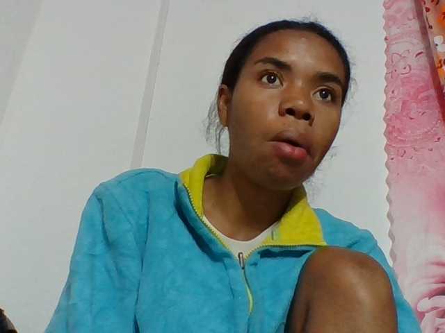 Emelie1a live cam on BongaCams