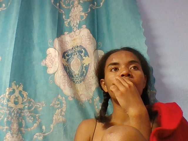 Emelie1a live cam on BongaCams