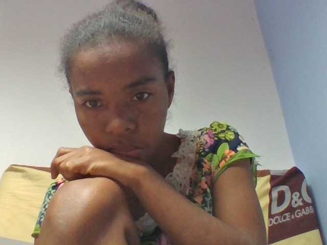 Emelie1a live cam on BongaCams