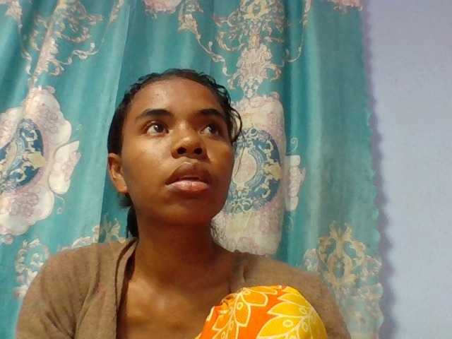 Emelie1a live cam on BongaCams