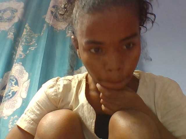 Emelie1a live cam on BongaCams