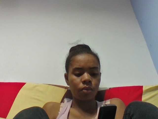 Emelie1a live cam on BongaCams